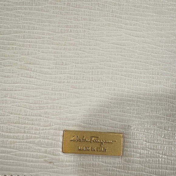 Salvatore Ferragamo Ivory Leather Cardholder – Made in Italy - Picture 3 of 6